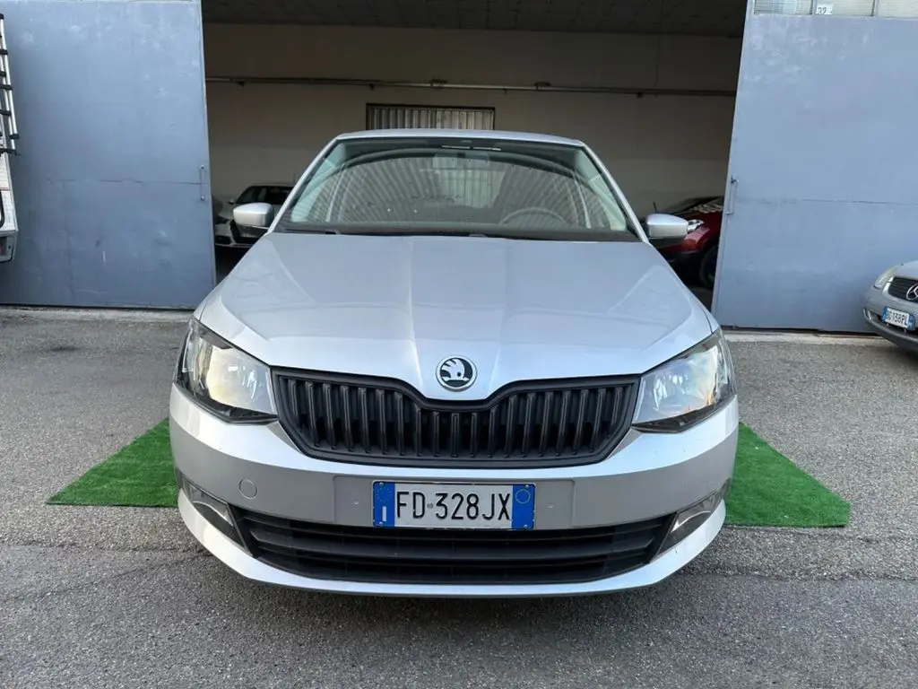 Photo 1 : Skoda Fabia 2016 Petrol