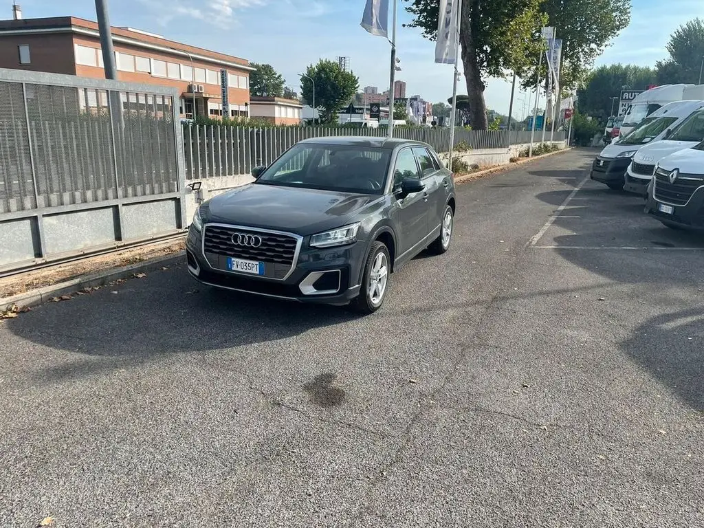 Photo 1 : Audi Q2 2019 Petrol