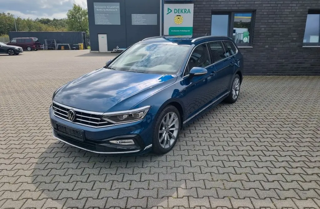 Photo 1 : Volkswagen Passat 2022 Petrol