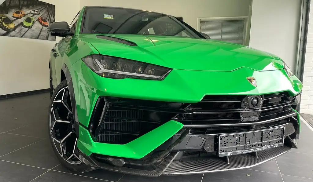 Photo 1 : Lamborghini Urus 2024 Essence