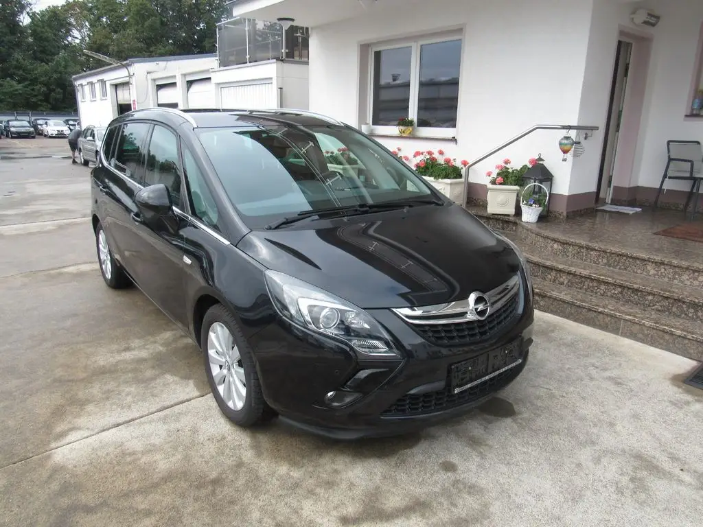 Photo 1 : Opel Zafira 2015 Petrol