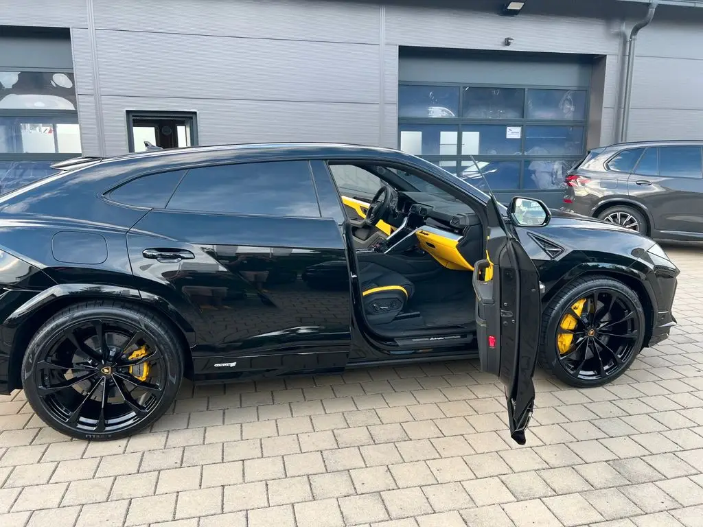 Photo 1 : Lamborghini Urus 2024 Petrol