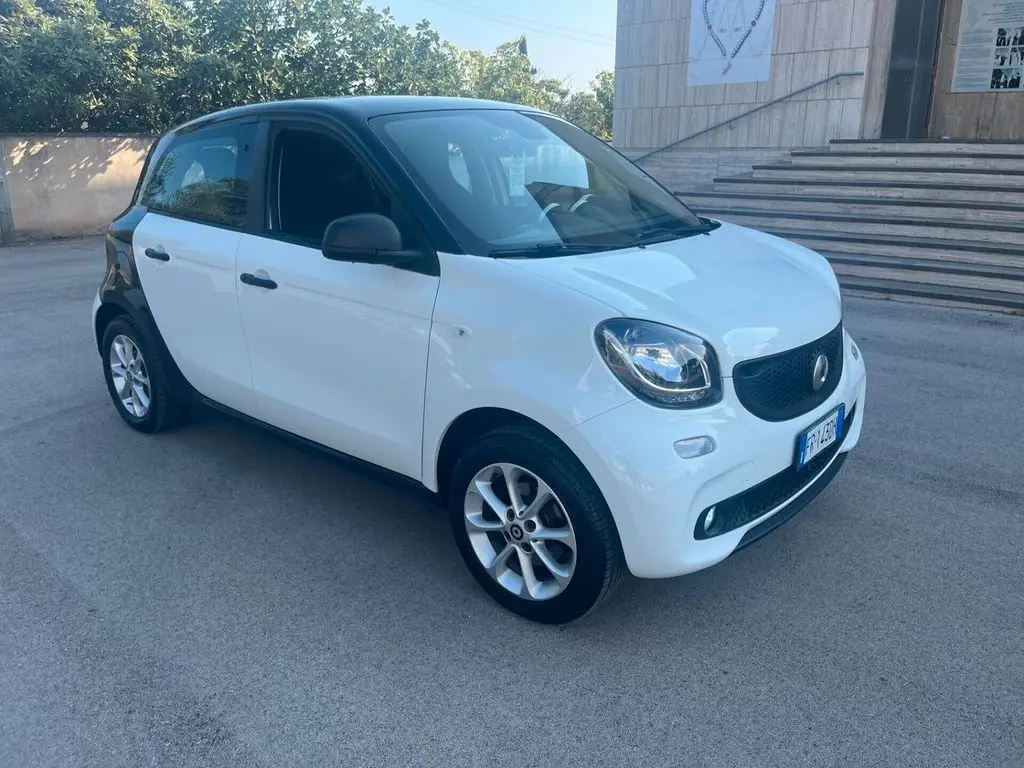 Photo 1 : Smart Forfour 2018 Petrol