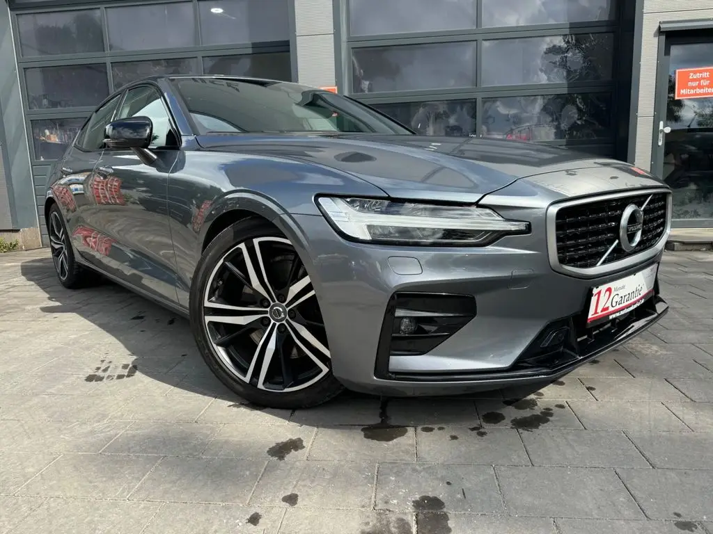 Photo 1 : Volvo S60 2019 Essence