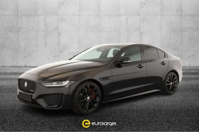 Photo 1 : Jaguar Xe 2023 Essence