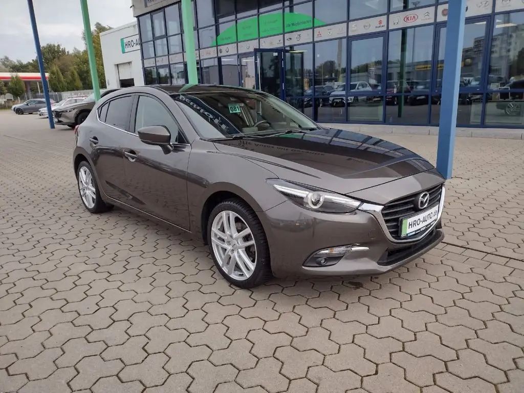 Photo 1 : Mazda 3 2017 Petrol