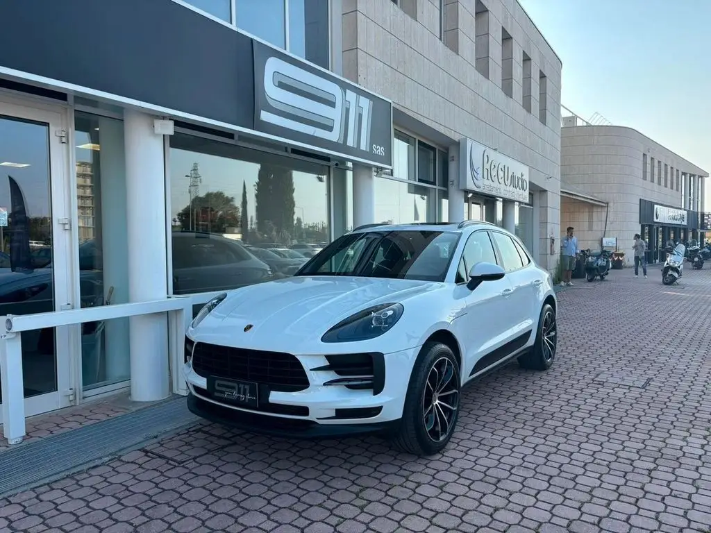 Photo 1 : Porsche Macan 2020 Essence