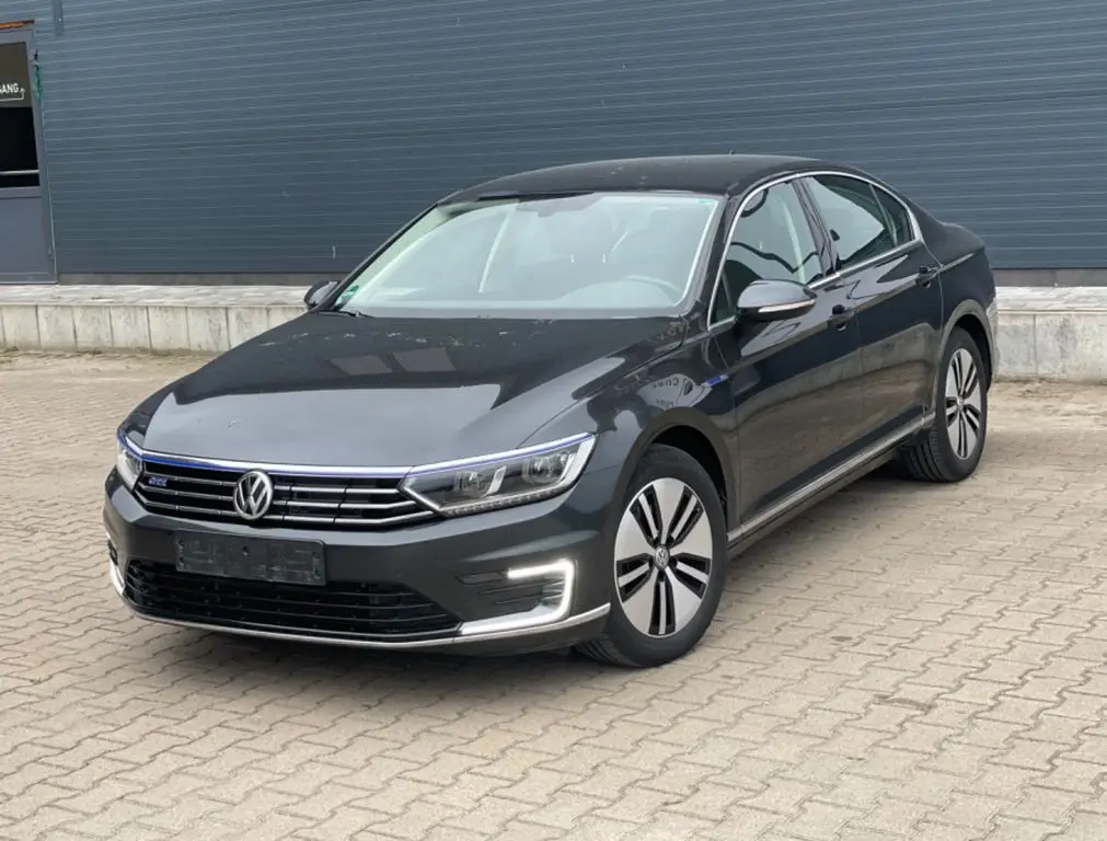 Photo 1 : Volkswagen Passat 2017 Hybrid