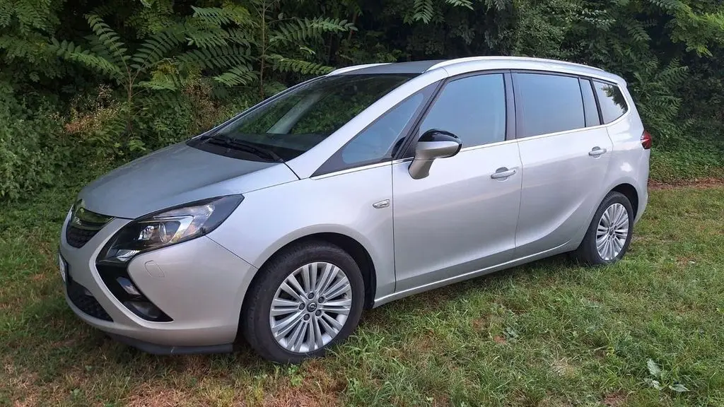 Photo 1 : Opel Zafira 2016 Petrol