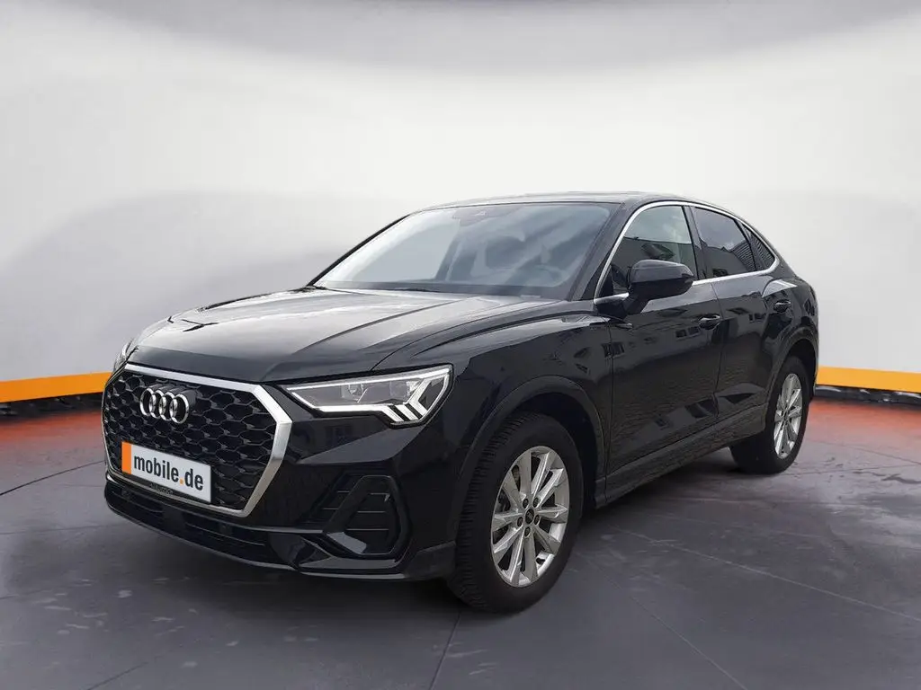 Photo 1 : Audi Q3 2023 Petrol