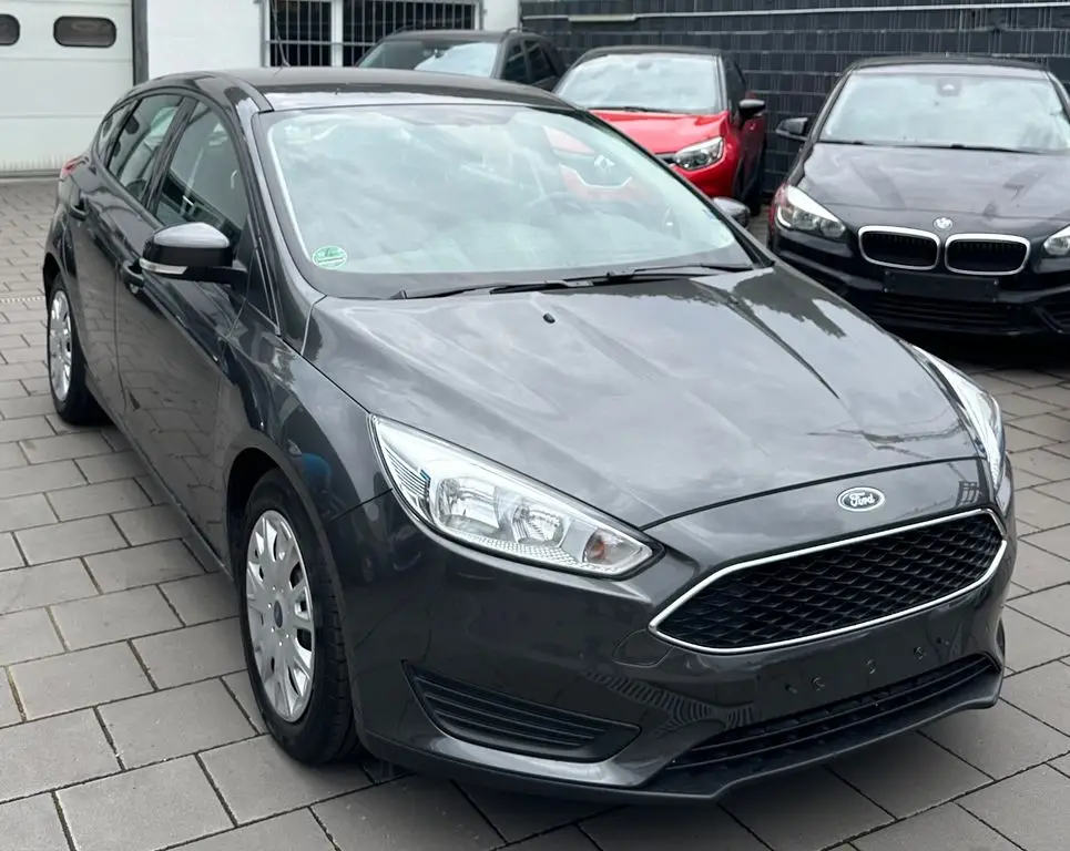 Photo 1 : Ford Focus 2015 Petrol