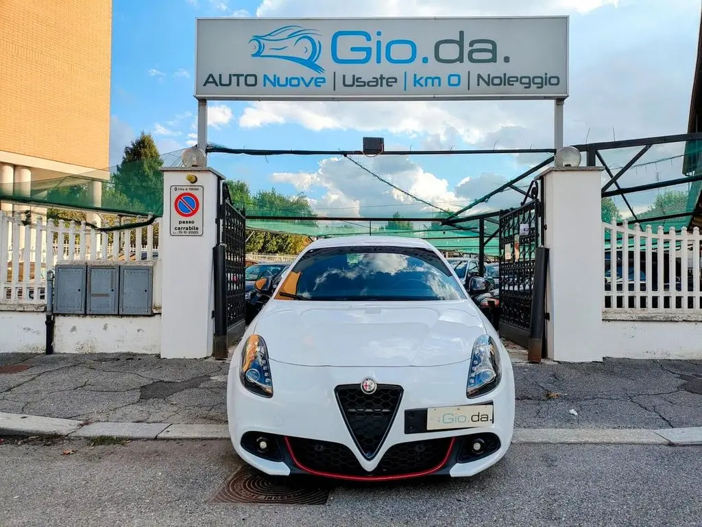 Photo 1 : Alfa Romeo Giulietta 2019 Essence