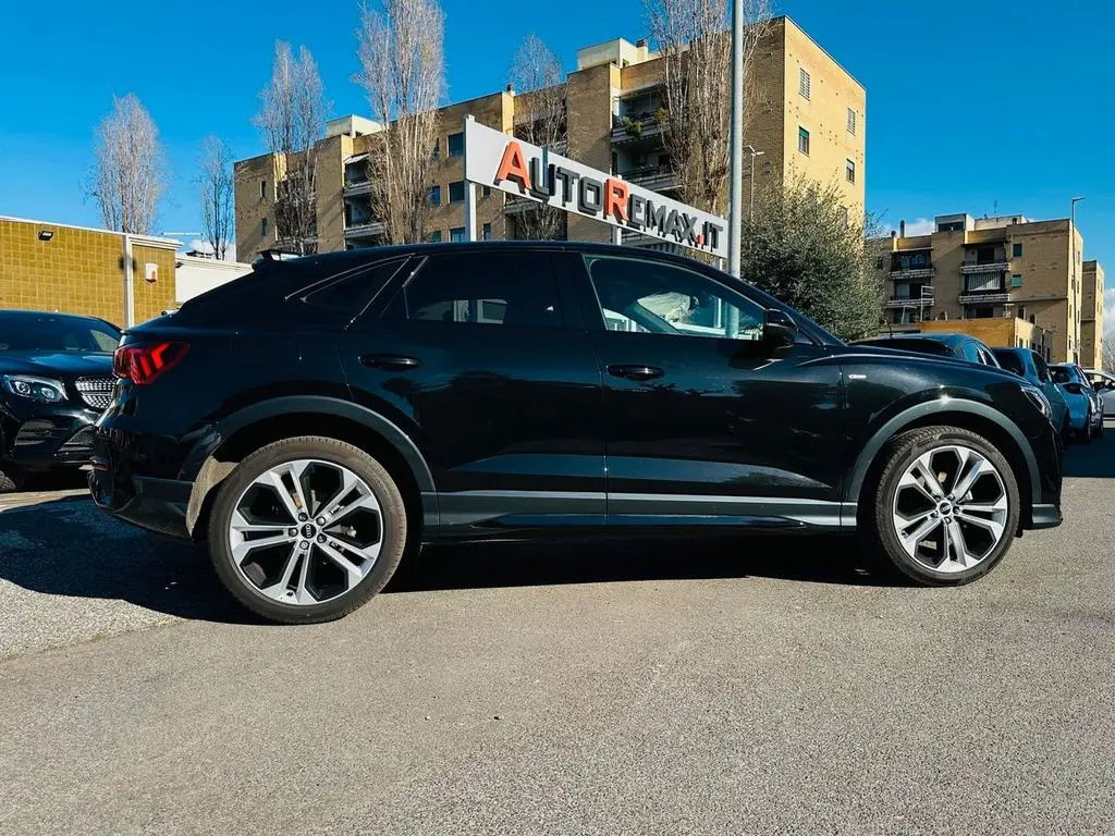 Photo 1 : Audi Q3 2023 Essence