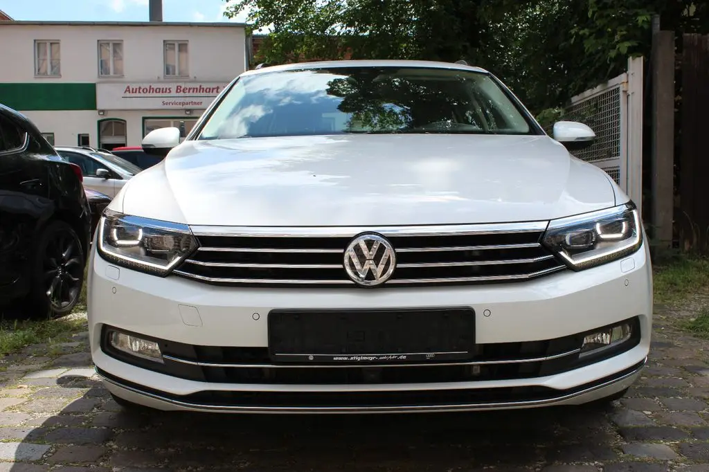 Photo 1 : Volkswagen Passat 2017 Essence