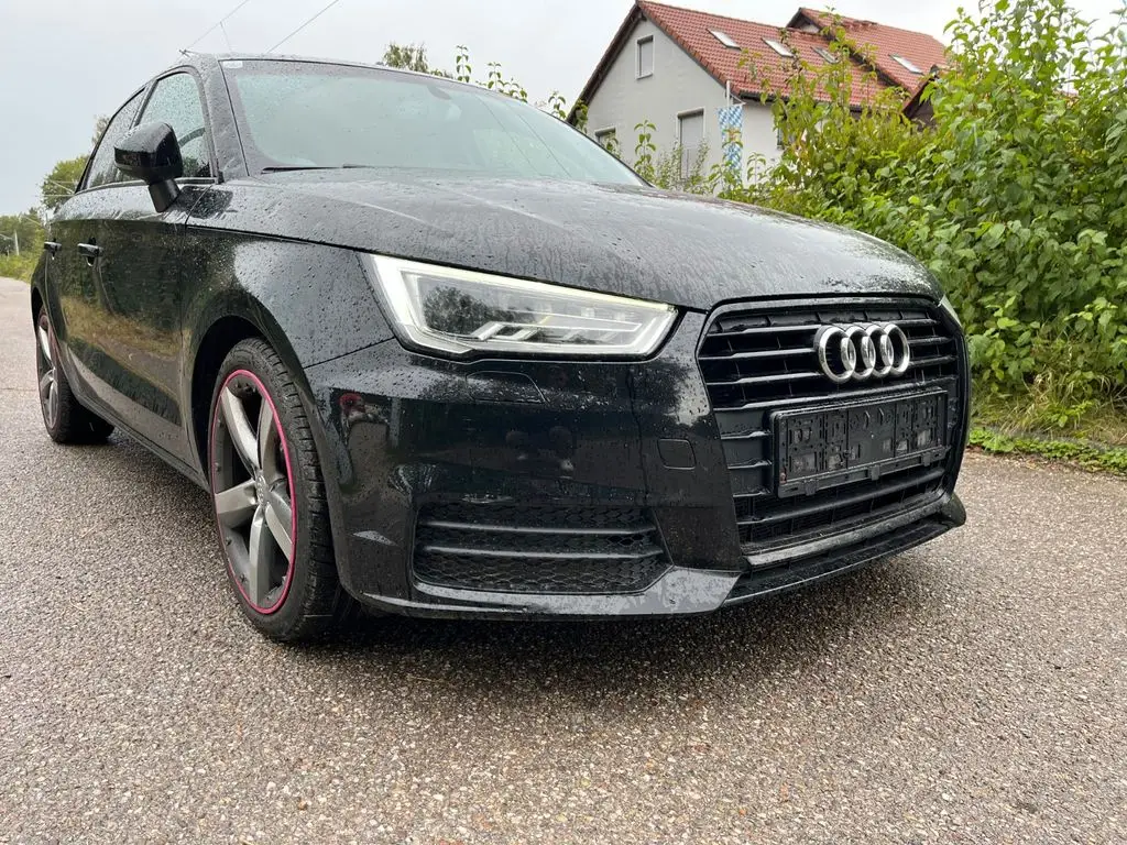 Photo 1 : Audi A1 2017 Petrol