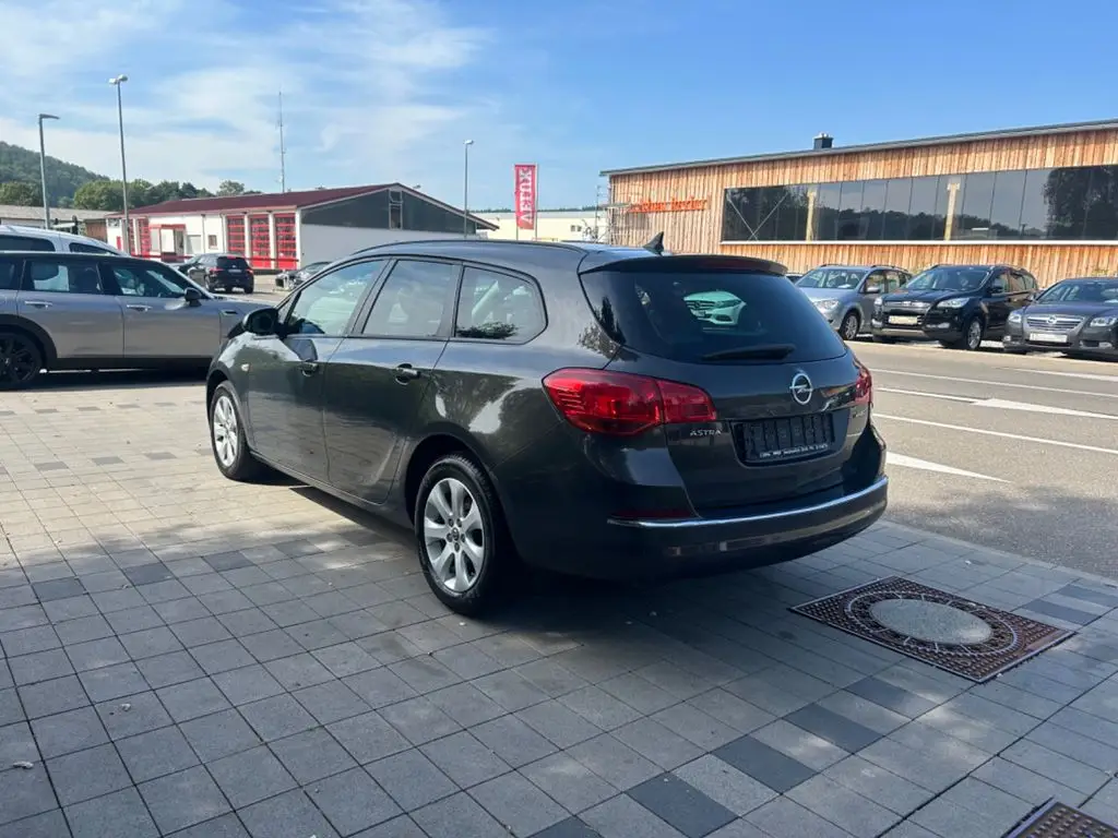 Photo 1 : Opel Astra 2015 Essence