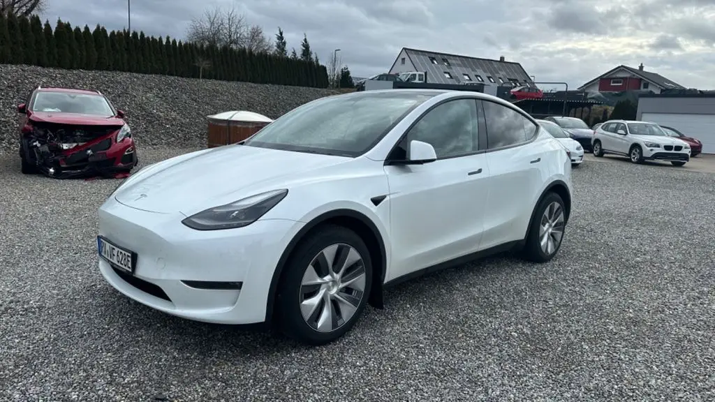 Photo 1 : Tesla Model Y 2023 Non renseigné