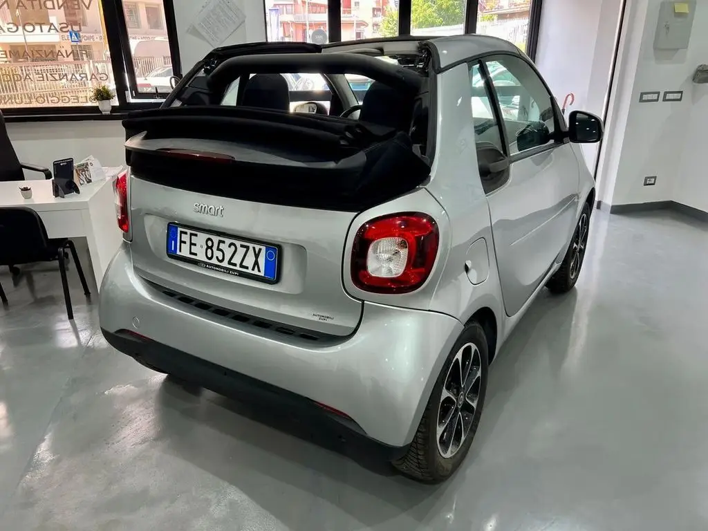 Photo 1 : Smart Fortwo 2016 Petrol