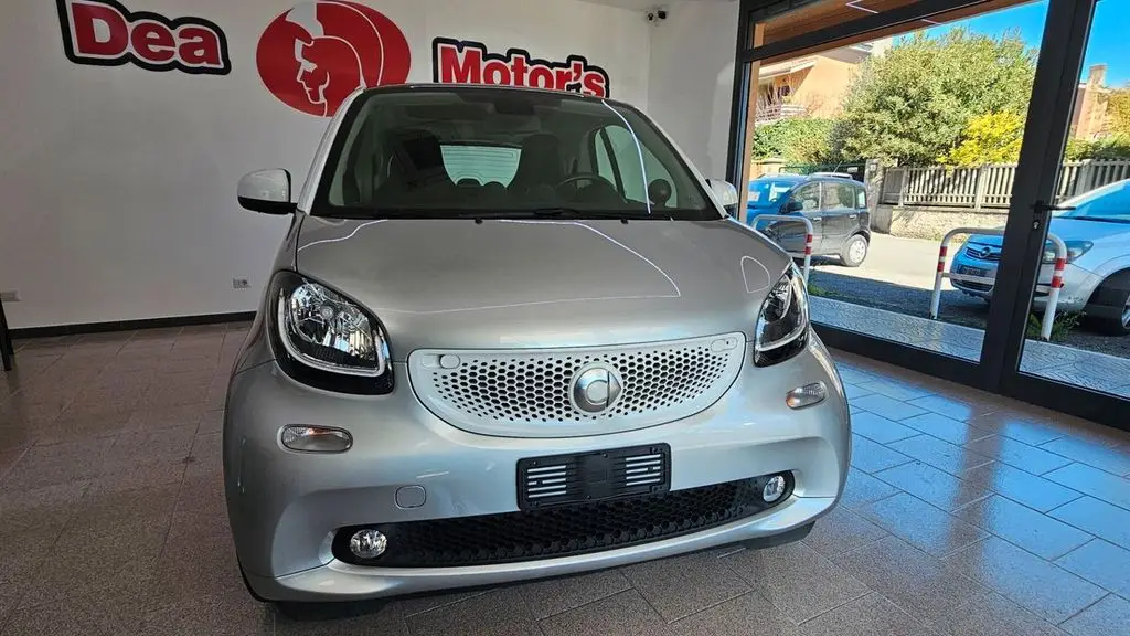 Photo 1 : Smart Fortwo 2017 Petrol