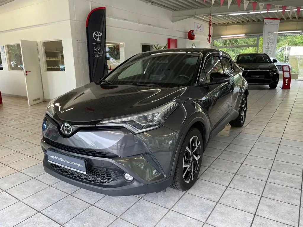 Photo 1 : Toyota C-hr 2018 Petrol