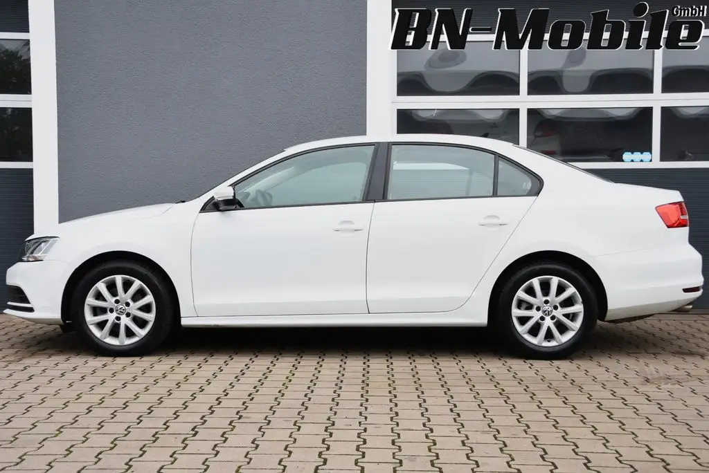 Photo 1 : Volkswagen Jetta 2015 Essence