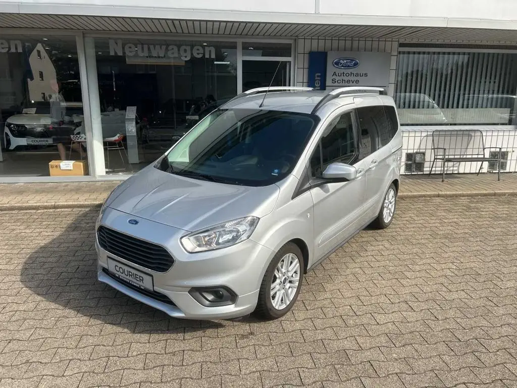 Photo 1 : Ford Tourneo 2019 Essence