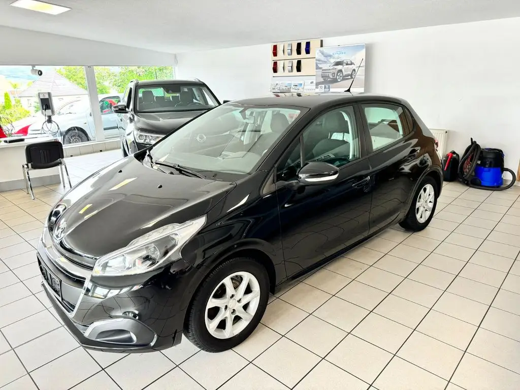 Photo 1 : Peugeot 208 2016 Petrol