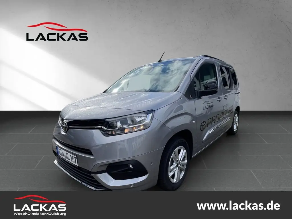 Photo 1 : Toyota Proace 2024 Petrol