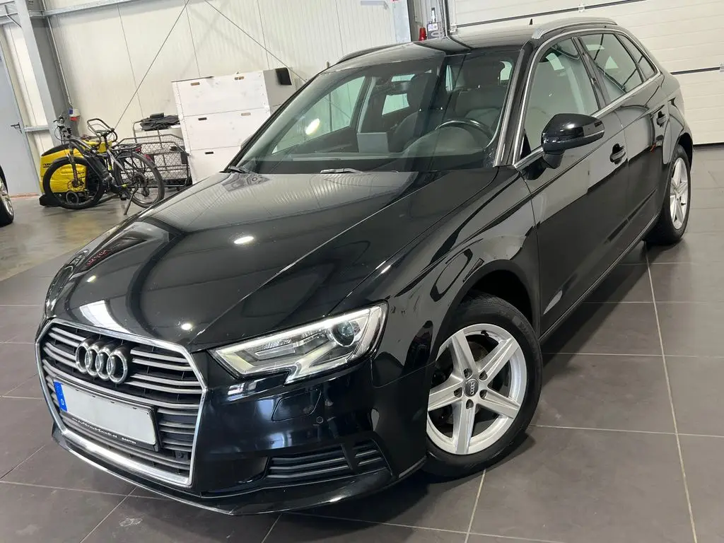 Photo 1 : Audi A3 2017 Petrol