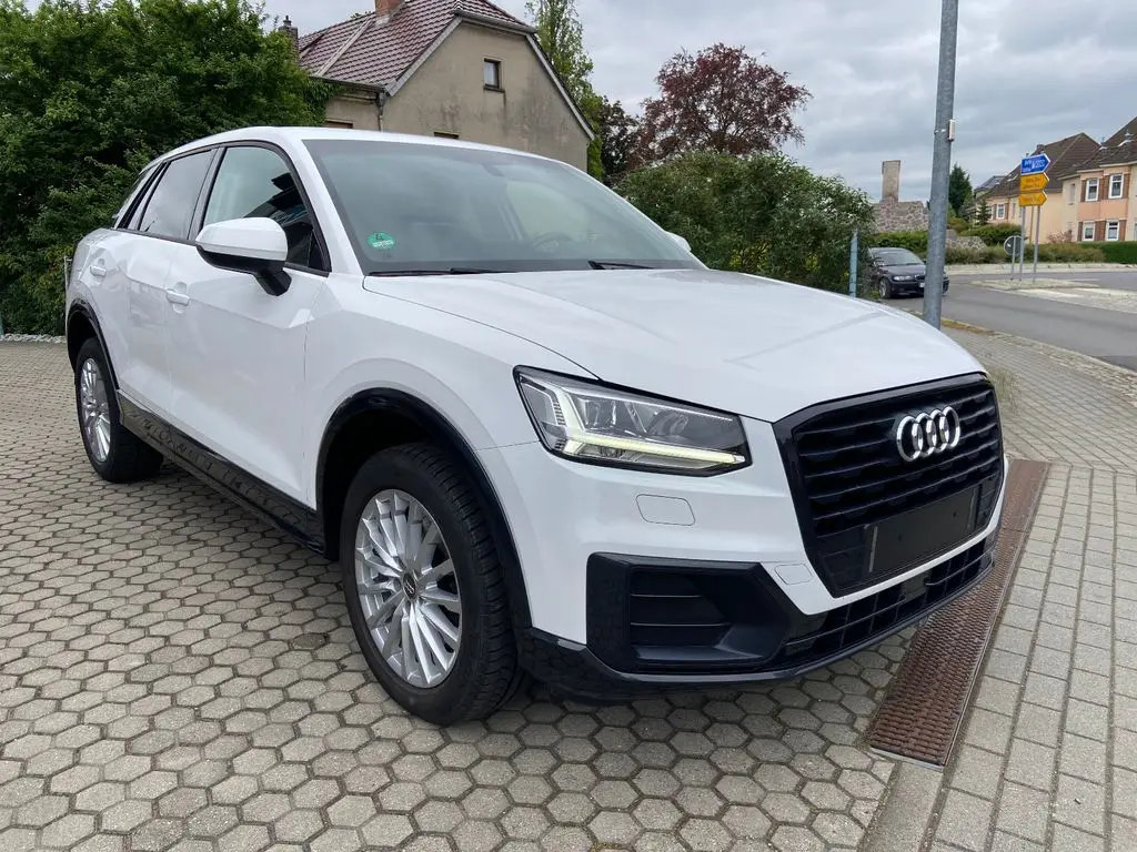 Photo 1 : Audi Q2 2017 Petrol