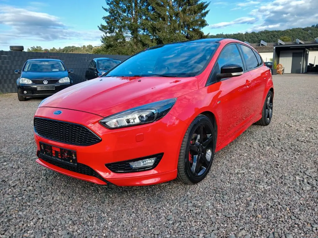 Photo 1 : Ford Focus 2016 Petrol