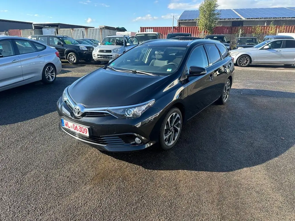 Photo 1 : Toyota Auris 2015 Essence