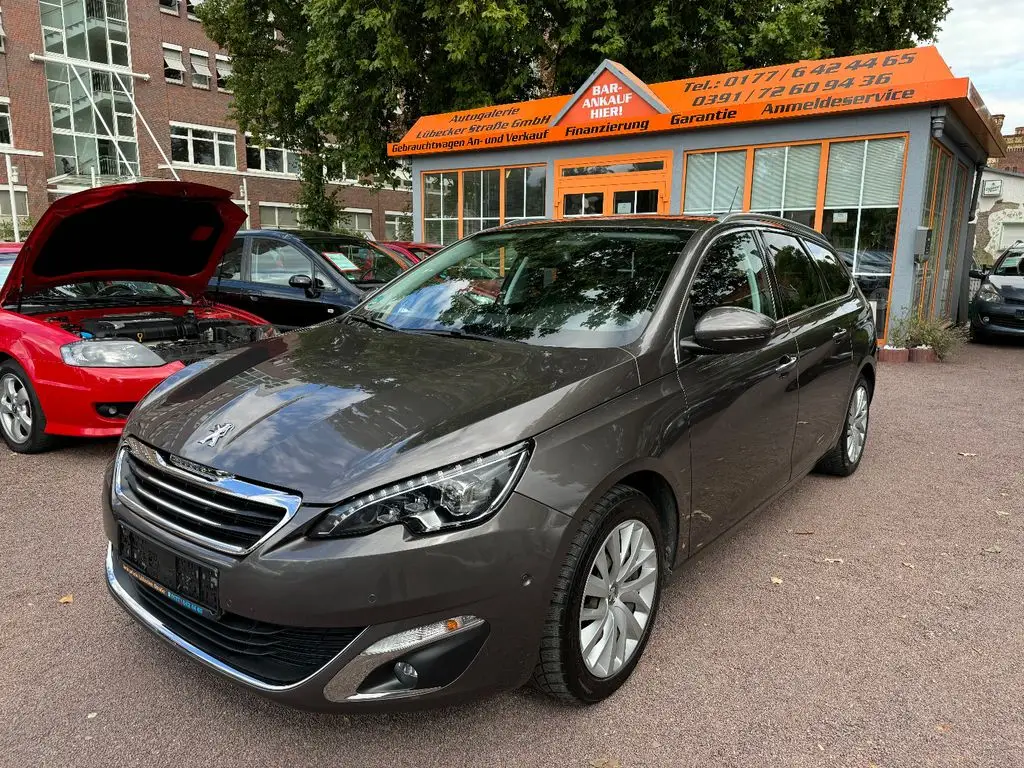 Photo 1 : Peugeot 308 2015 Petrol