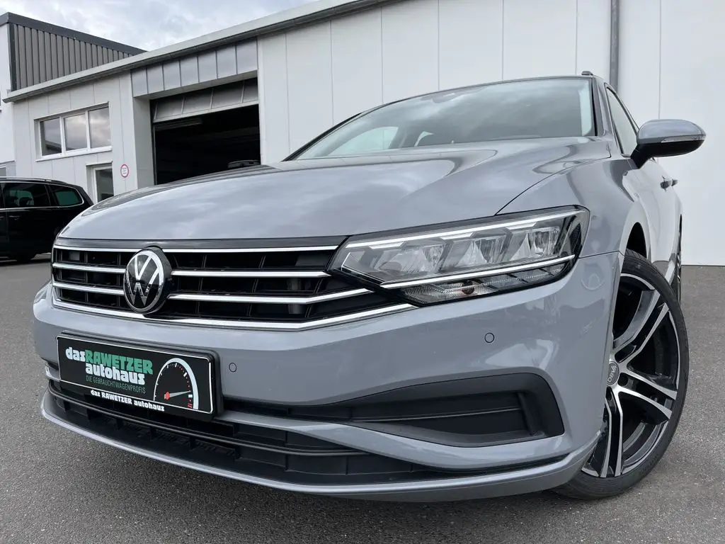 Photo 1 : Volkswagen Passat 2022 Petrol