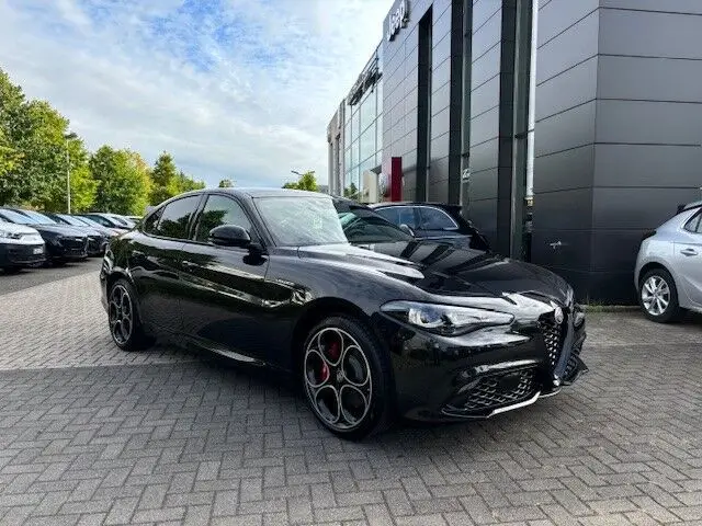 Photo 1 : Alfa Romeo Giulia 2024 Essence