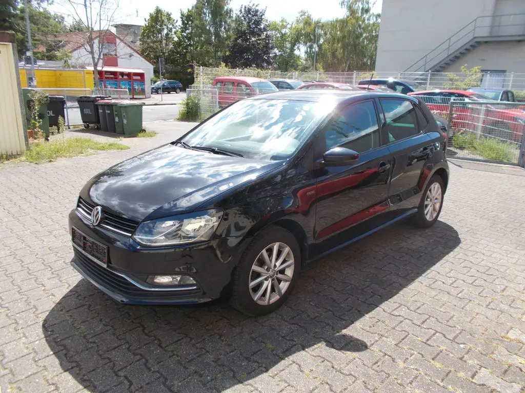 Photo 1 : Volkswagen Polo 2015 Petrol