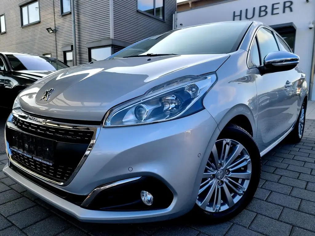 Photo 1 : Peugeot 208 2016 Petrol