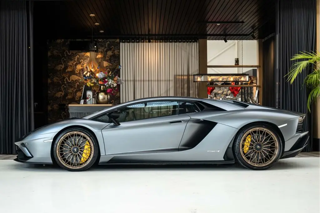 Photo 1 : Lamborghini Aventador 2018 Petrol