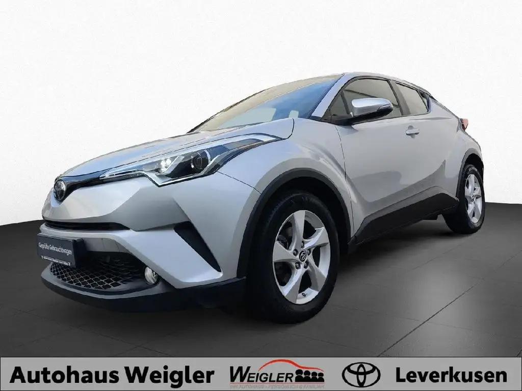 Photo 1 : Toyota C-hr 2017 Petrol