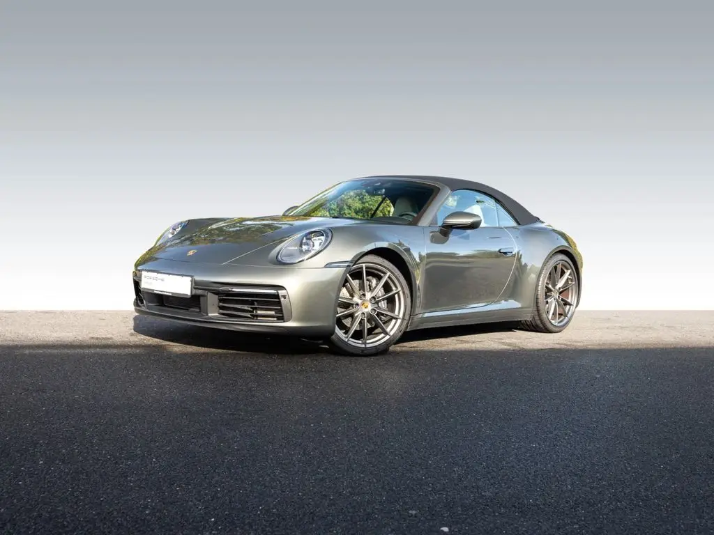 Photo 1 : Porsche 992 2021 Essence