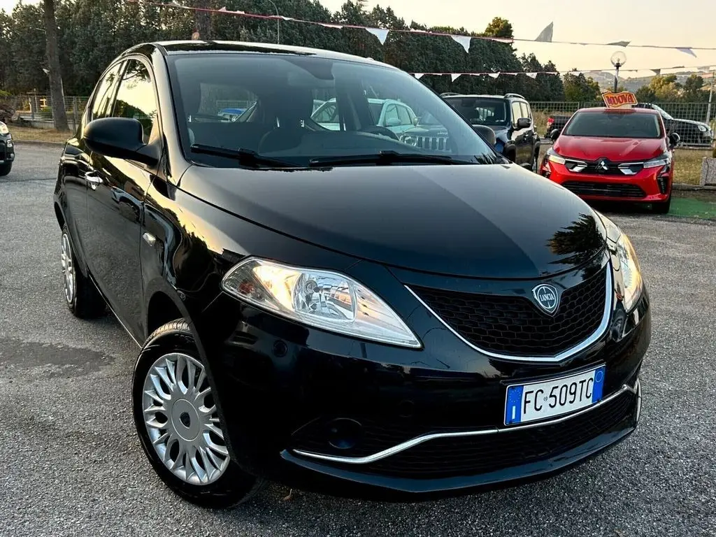 Photo 1 : Lancia Ypsilon 2016 Autres