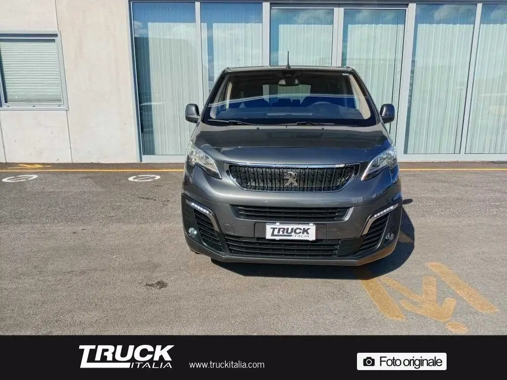 Photo 1 : Peugeot Traveller 2018 Diesel