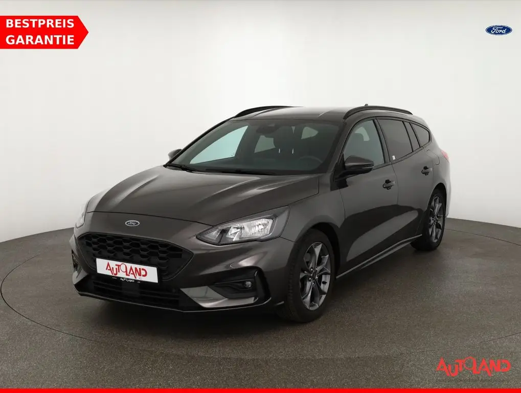 Photo 1 : Ford Focus 2019 Petrol