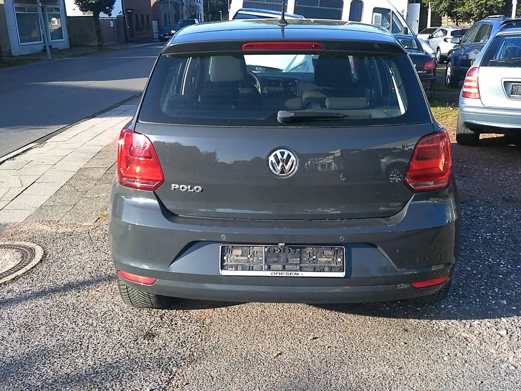 Photo 1 : Volkswagen Polo 2016 Petrol