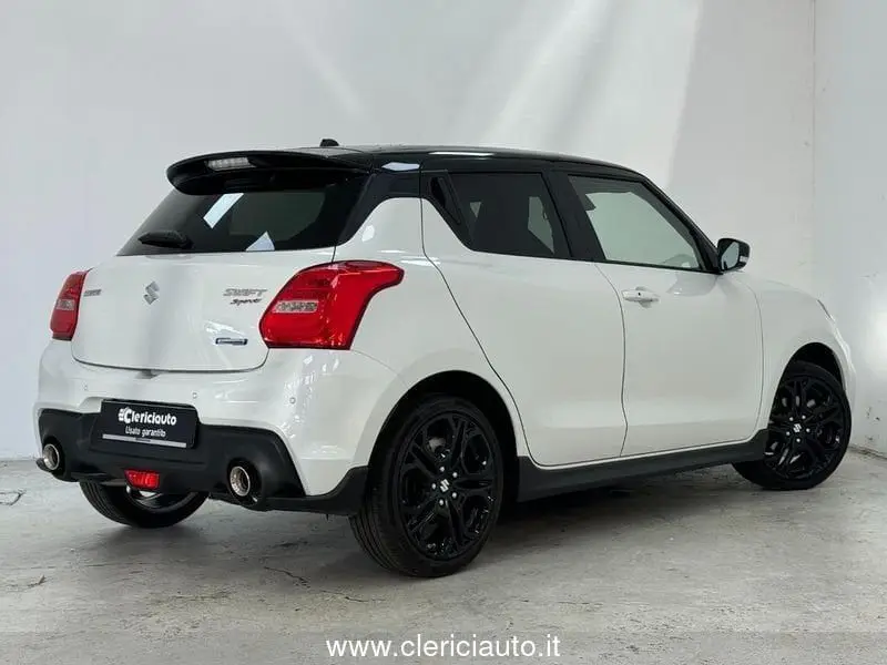 Photo 1 : Suzuki Swift 2022 Essence