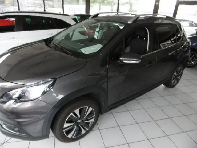 Photo 1 : Peugeot 2008 2018 Petrol