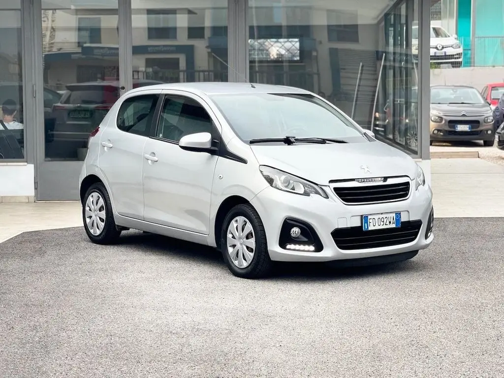 Photo 1 : Peugeot 108 2016 Essence