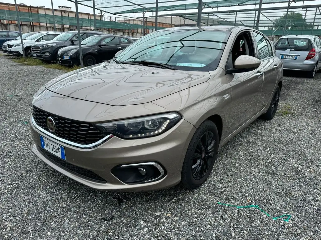 Photo 1 : Fiat Tipo 2017 Petrol