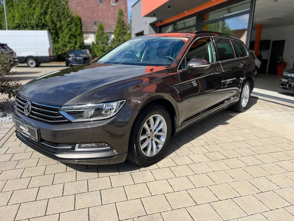 Photo 1 : Volkswagen Passat 2018 Petrol