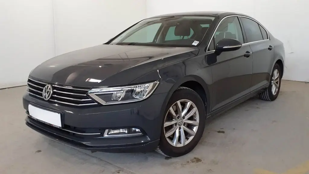 Photo 1 : Volkswagen Passat 2017 Petrol